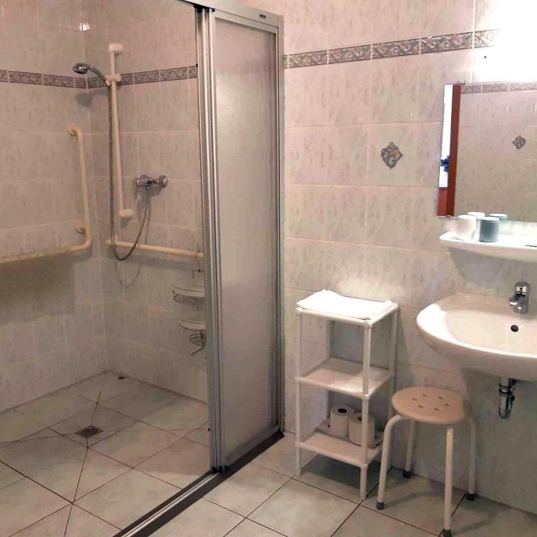 00024_b26_Zimmer 17 Bad.2