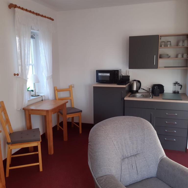 00024_b32_Zimmer 11 Essecke